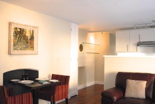 a living room with a table and chairs and a kitchen at Short Stay Bungay in Bungay