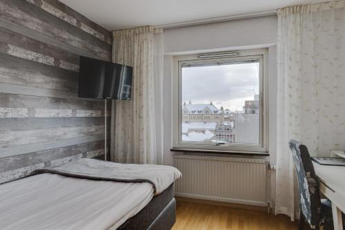 a bedroom with a bed and a window at Sure Hotel by Best Western City Jonkoping in Jönköping