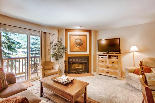 TV/trung tâm giải trí tại POWDER POINTE 201A condo