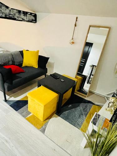 Photo de la galerie de l'établissement studio rénové 30m2 a 5 min de la gare, à Bordeaux