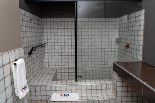 Bilik mandi di Hotel El Meson