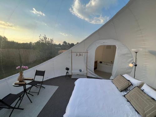 Open Sky Hotel Burbuja – Photos 4