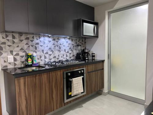 a kitchen with a stove and a counter top at DEPA BALANTY SUR in Guadalajara