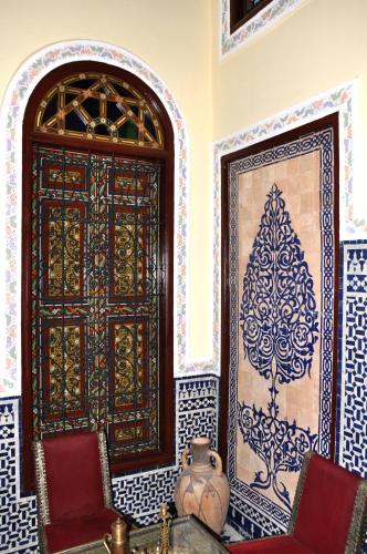 a room with a wooden door and a painting on the wall at Riad Khouloud in Fès