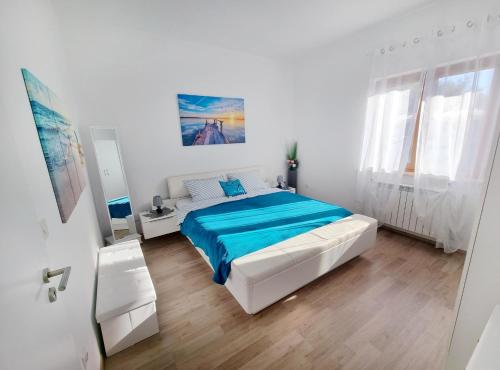 Ліжко або ліжка в номері Apartments with a parking space Zambratija, Umag - 20423