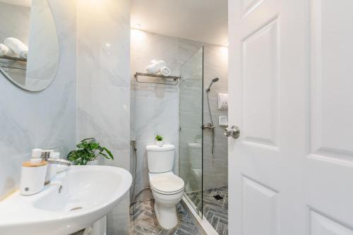 Koupelna v ubytování AMANI 729, 3 Minutes to Airport,with Gym & Pool,100mbps WiFi,Free Netflix