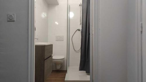 Verdier Studio Lot 5 tesisinde bir banyo