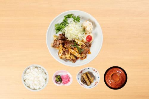 Makanan di atau berdekatan hotel