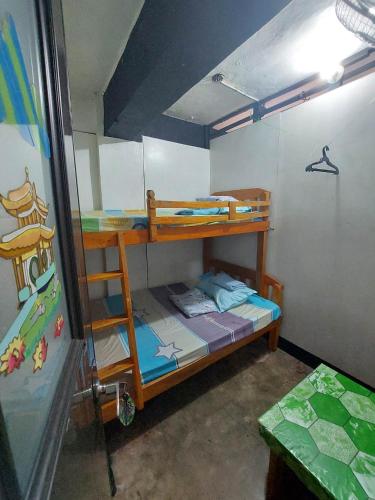 a room with two bunk beds in a room at Yem Homestay in Baguio