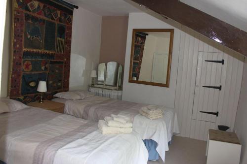Postel nebo postele na pokoji v ubytování Enniskerry - The Loves Cottage