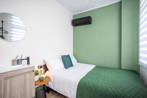 a small bedroom with a bed and a sink at 金玉旅社 in Guanshan
