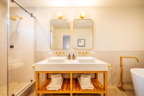 a bathroom with two sinks and a shower at The Ruse in Healdsburg