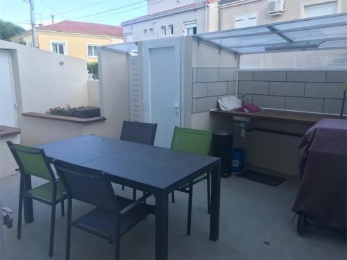 Bel Appartement Cœur de Ville, 6 Pers, Terrasse, Clim, Parking, à 400m de la Plage - FR-1-701-7