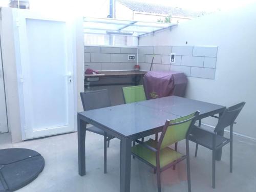Fotografia z galérie ubytovania Bel Appartement Cœur de Ville, 6 Pers, Terrasse, Clim, Parking, à 400m de la Plage - FR-1-701-7 v destinácii Valras-Plage