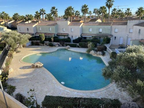 Appartement T3 avec Piscine, Clim, Terrasse, Parking Privé – À 600m de la Plage, 6 Pers. - FR-1-701-14