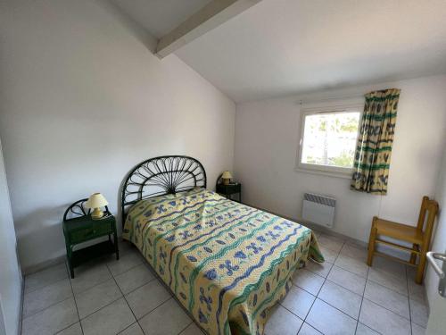 Posteľ alebo postele v izbe v ubytovaní Pavillon à Valras-Plage avec Piscine, Jardinet, Proche Plage et Commerces, Capacité 6 Personnes - FR-1-701-23