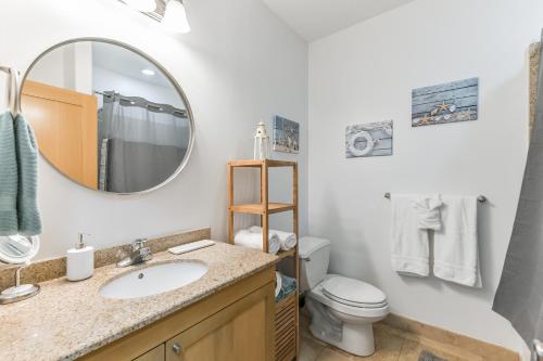 Koupelna v ubytování Galveston Luxury High Rise Oceanfront
