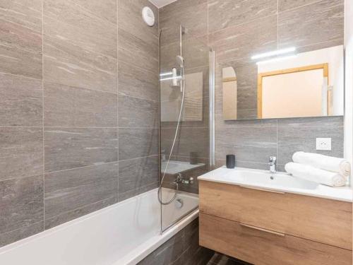 Phòng tắm tại Appartement Valmorel, 4 pièces, 7 personnes - FR-1-291-887