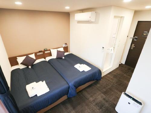Ліжко або ліжка в номері HOTEL LiVEMAX Aichi Toyota Ekimae