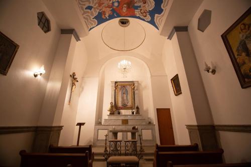 an altar in a church with a painting on the wall at Ex Hacienda Santa Cecilia in Cuernavaca