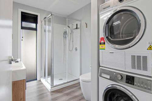 Ένα μπάνιο στο Kotuku Apartment - Kaiteriteri Holiday Unit