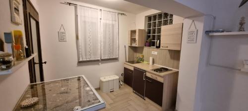 Kuchyň nebo kuchyňský kout v ubytování Apartmani Tatić Štinjan