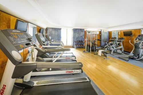 Fitnesscenter och/eller fitnessfaciliteter på Millennium Gloucester Hotel London