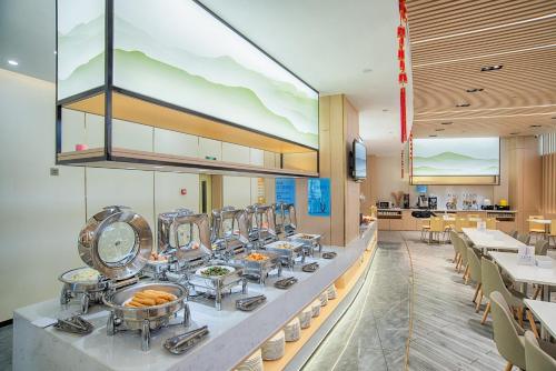 a buffet line with food in a restaurant at Holiday Inn Express Taian City Center by IHG in Tai'an