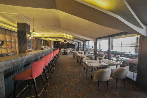 Restoran atau tempat lain untuk makan di The Alpfine Hotel