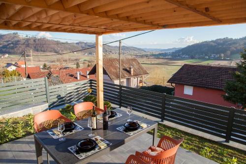 a table and chairs on a balcony with a view at Guesthouse Maya**** in Tuheljske Toplice