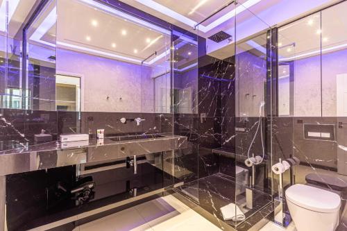 Large renovated studio - rue Hoche - Cannes center