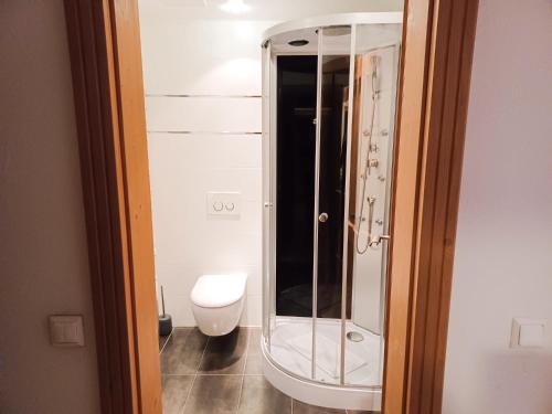 Ein Badezimmer in der Unterkunft Das Maximilian - Feines Landhotel am Schliersee