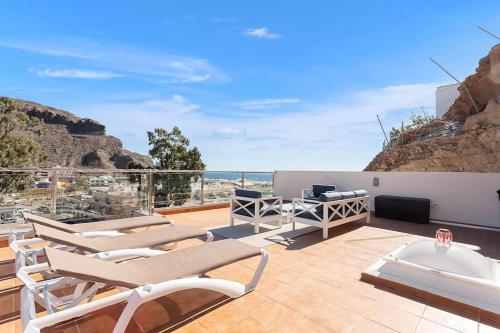 Luxury Penthouse Puerto de Mogan with great terrace and sea view