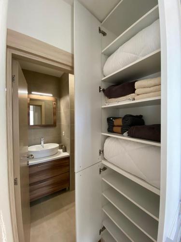 Bilik mandi di Cosy Apart Aca