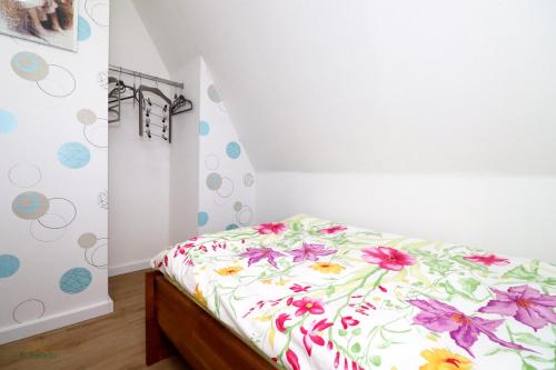 a bedroom with a bed with flowers on it at Haus Silvia in Gostorf