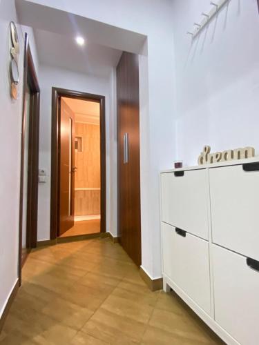 a room with a hallway with a dresser and a door at Garsoniera Relax Drumul Taberei in Bucharest