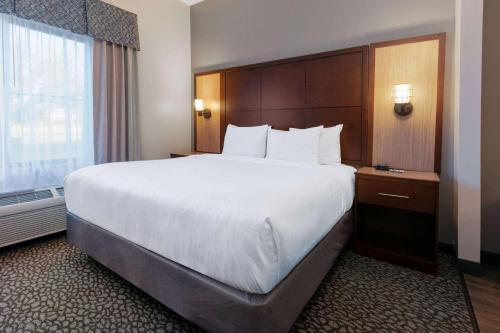 Wingate by Wyndham - DFW North Image