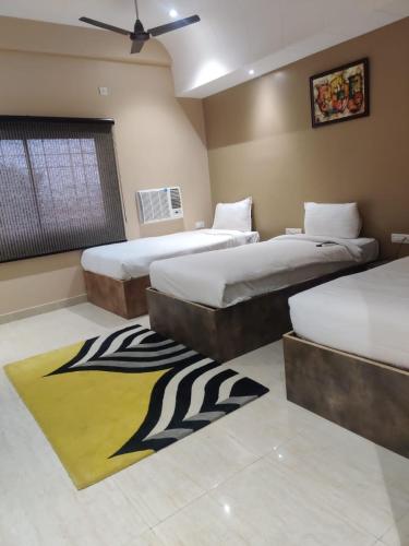 Postel nebo postele na pokoji v ubytování Hotel Sukhdham