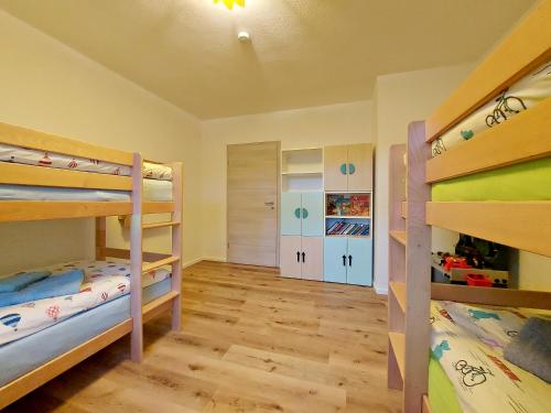 a room with two bunk beds and a hallway at Ferienhaus Hinrichs 