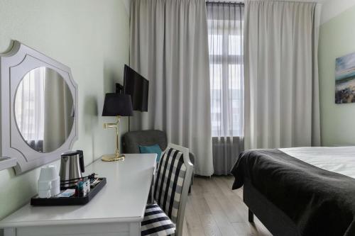 Best Western Hotel Statt Katrineholmにあるテレビまたはエンターテインメントセンター