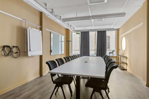 Best Western Hotel Statt Katrineholmにあるビジネスエリアまたは会議室