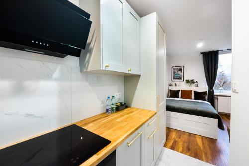Kuchyňa alebo kuchynka v ubytovaní Żoliborz Elite Apartment