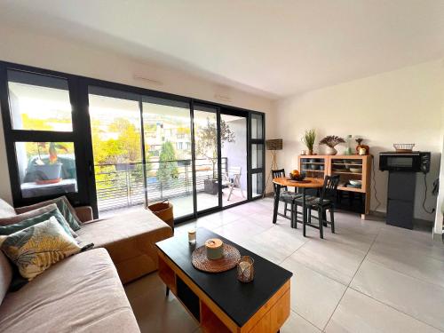 STUDIO avec terrasse 400m Croisette / Rue d’Antibes