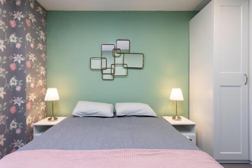 Posteľ alebo postele v izbe v ubytovaní Home2Book Terrace City Center Ramblas Santa Cruz