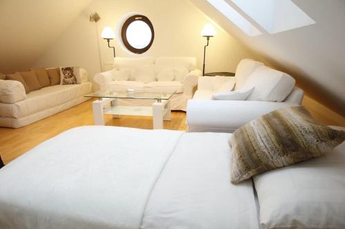 Ruang duduk di Traumhaft großes, sonniges Haus in Wien Nähe