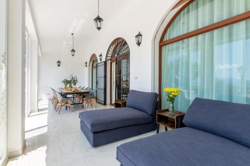 a bedroom with a bed and a dining room with a table at Finca Puerto Ermita - Cerca Málaga 20KM - Pizarra in Pizarra