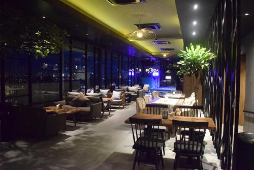 Ruang duduk di Arosa Hotel Jakarta