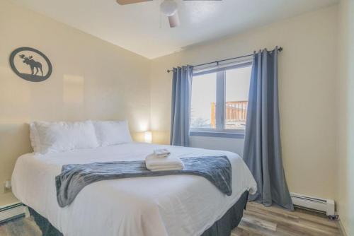 a bedroom with a large bed with a window at Fairbanks Comfort And Coffee Suite 1 in Fairbanks