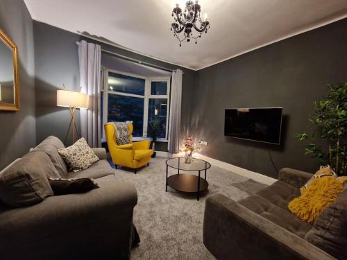 a living room with a couch and a chair at Stunning 3 bedroom near NG Hospital in Sheffield