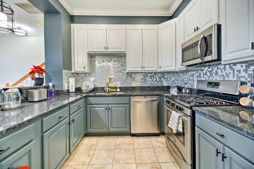 Galeriebild der Unterkunft 24 Mi to Washington DC Woodbridge Condo in Woodbridge